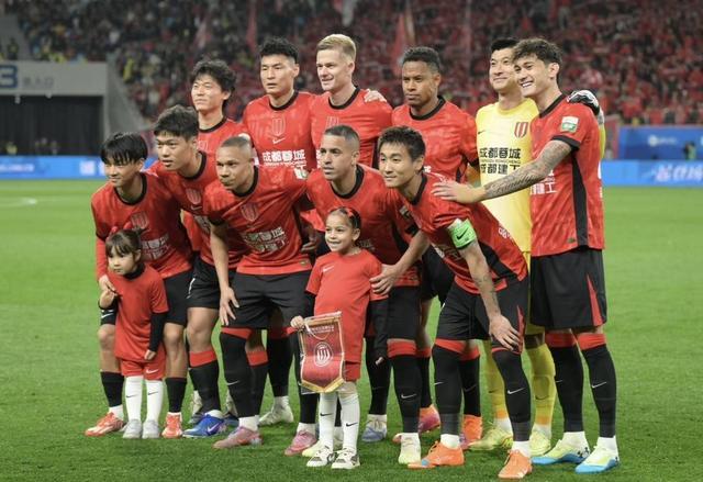 华体会体育app下载-罗慕洛“神仙球”破门 成都蓉城主场1-0力克青岛海牛