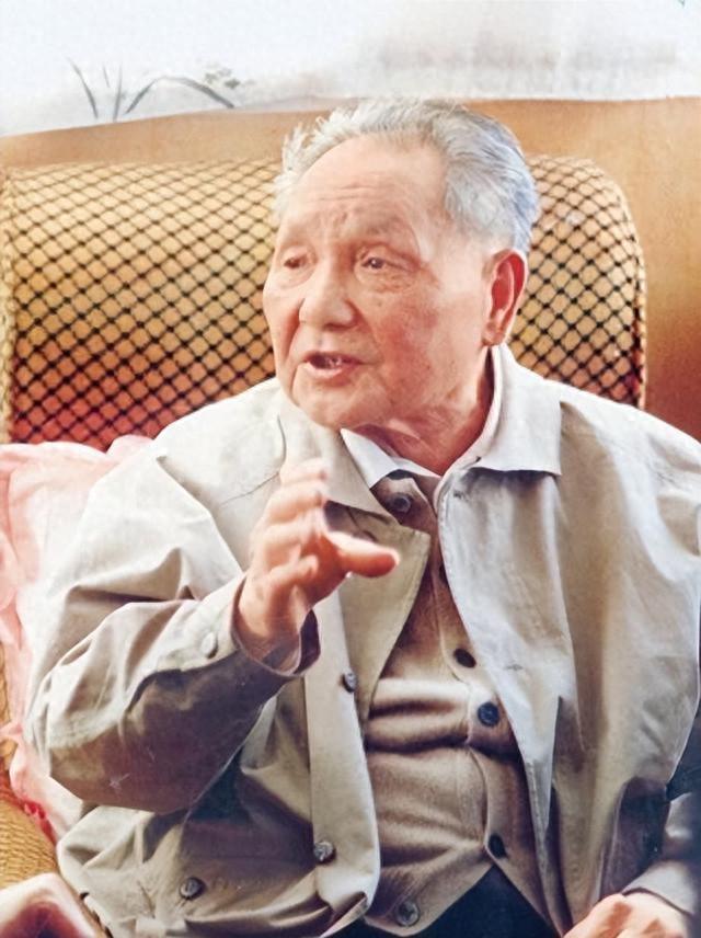华体会体育官方入口-新中国一穷二白时国足为何能威震亚洲足坛？贺龙：踢不好就解散